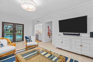 Deep Blue Waterfront Gem Pool Kayaks Dock