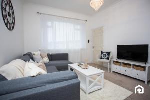 Vacant Nests - The Melrose Beach Free Parking