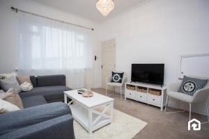 Vacant Nests - The Melrose Beach Free Parking