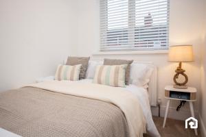 Vacant Nests - The Melrose Beach Free Parking