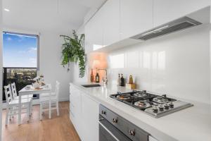 Sea View 4 Bed Crown Pool Gym Theatre Cbd Floor 18