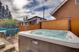2 Mi to Dtwn Colorado Springs Gem with Hot Tub!