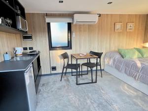 Contenedor increíble cerca del mar y la playa