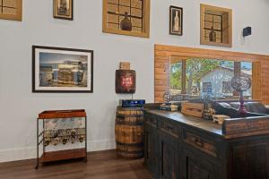 Terracotta Bliss Sleeps 28 Pool & Game Room