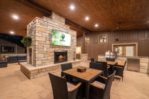 Terracotta Bliss Sleeps 28 Wimberley Retreat