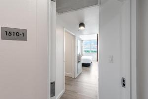 Contemporary King Studio in Coconut Grove includes Parking