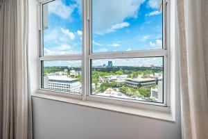 Contemporary King Studio in Coconut Grove includes Parking