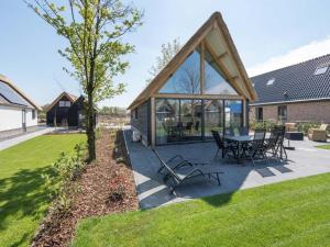 Thatched luxury leisure farm suitable for up to 6 people