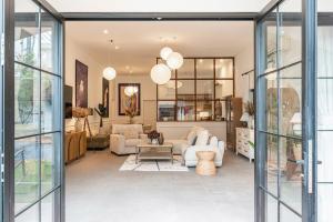 Gorgeous Grand 500-1000m2 Villa 4-5BR with pool in D2 by Ray