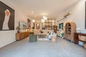 Gorgeous Grand 1000m2 Villa - 5BR with pool in D2 by Ray 02