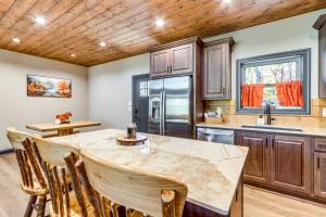 New Build! Secluded Mountain Home in Murphy