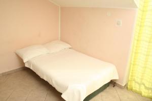 Apartments with swimming pool Sibenik - 4166