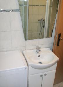 Apartments with swimming pool Sibenik - 4166