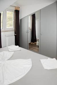 Apartments with swimming pool Sibenik - 4166