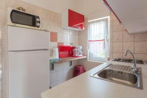 Apartments by the sea Rogoznica - 4186