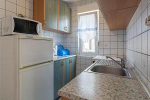 Apartments by the sea Rogoznica - 4186