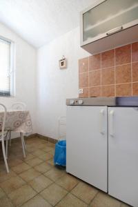 Apartments and rooms with parking space Barbat, Rab - 4862