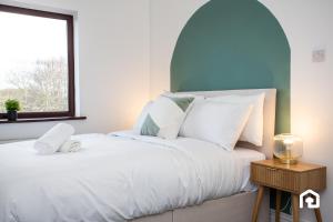 The Lampton - Modern - Gibside - Smart Tv - WIFI