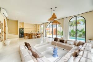 Parisian Brand New Luxury Villa 8mins walk to Beach