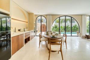 Parisian Brand New Luxury Villa 8mins walk to Beach