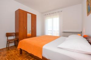 Apartments with parking space Pag - 6316