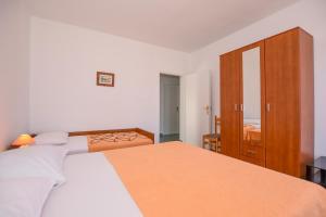 Apartments with parking space Pag - 6316