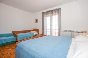 Apartments with parking space Pag - 6316