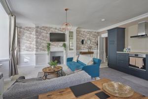 Opp Sally Lunns Sleeps 10 Spacious Maisonette