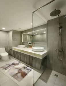 Omni Tower Sukhumvit Nana - Luxury Condominium