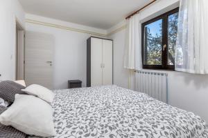 Apartments for families with children Valbandon, Fazana - 7239