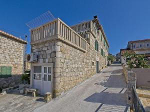 Apartments with parking space Postira, Brac - 11582