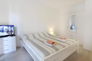 Apartments with parking space Umag - 22622