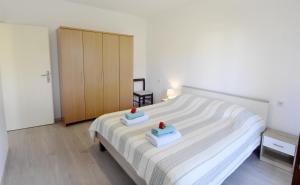Apartments with parking space Umag - 22622