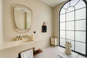 Parisian New 2BR Luxury Villa 8mins walk to Beach