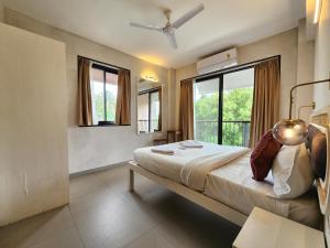Candolim 2BHK Luxury Apartment with Mangrove View & Pool - 5 Minutes to Beach