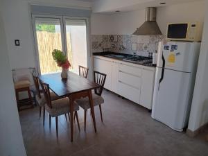 ELINOR-CASA PLAYERA - a 2 cuadras de la playa