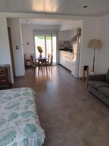 ELINOR-CASA PLAYERA - a 2 cuadras de la playa