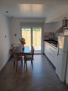 ELINOR-CASA PLAYERA - a 2 cuadras de la playa