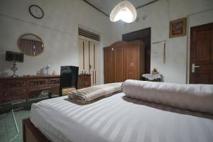 Villa Roemah Restoe Kolam Renang Private