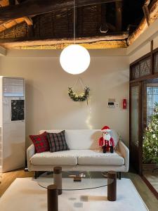 Private hanok with Courtyard for 7, Central Busan, 10 min to metro