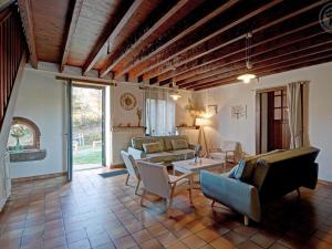 Gîte charme 1214 pers avec piscine et jeux à Saint-Priest-la-Prugne - FR-1-496-346