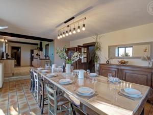 Gîte charme 1214 pers avec piscine et jeux à Saint-Priest-la-Prugne - FR-1-496-346