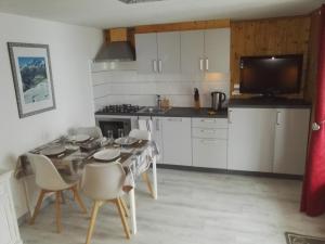 Charmant 2 pièces aux Carroz dArâches avec parking et WIFI - 4 personnes - FR-1-836-23