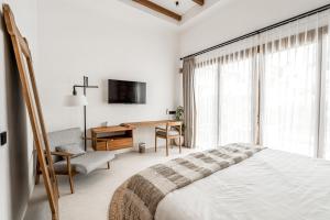 Peaceful Ubud Hideaway - New 3BR Villa with Pool and Green Views