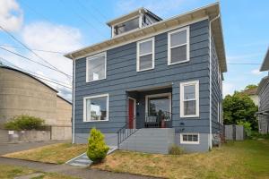 Walk to Dining & Waterfront, Spacious with Best Beds