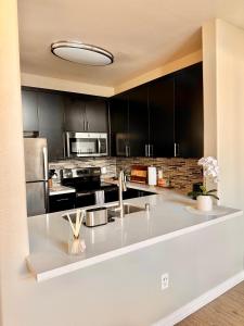 Spacious 2B 2B Pool View Loft Apartment in Marina Del Rey