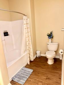 Spacious 2B 2B Pool View Loft Apartment in Marina Del Rey