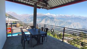 Rooftop Campsite Munsyari