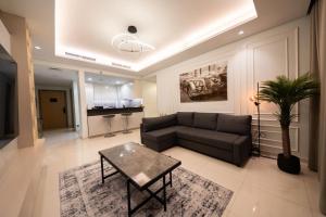 Amazing Burj Khalifa Views with Highest Infinity pool