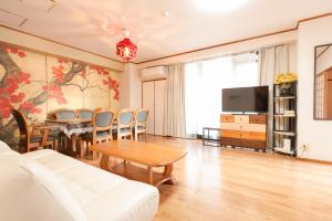 Spacious 3BR Apartment for 8 guests near Namba with Free WiFi